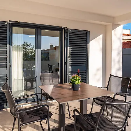 Apartman Ilux-2 *